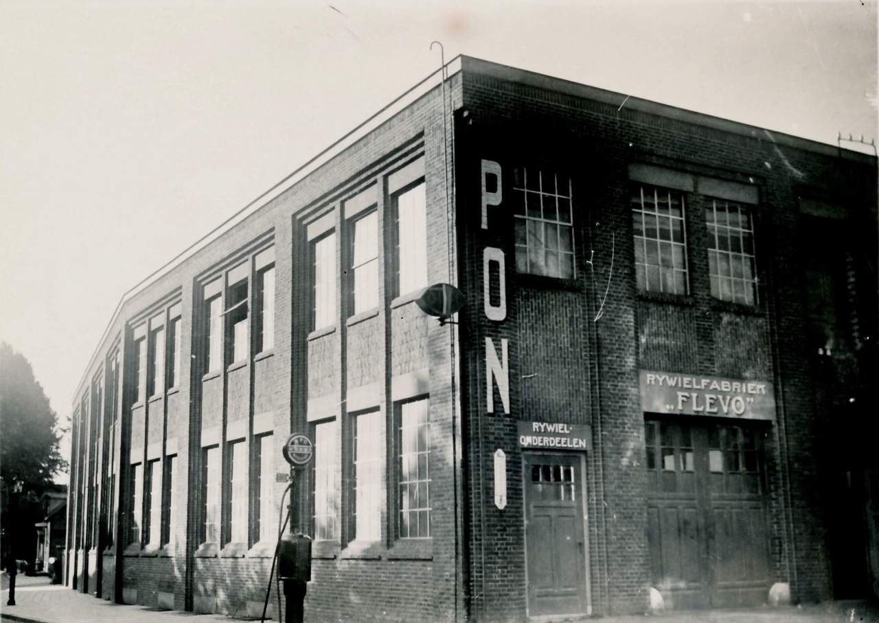 1900