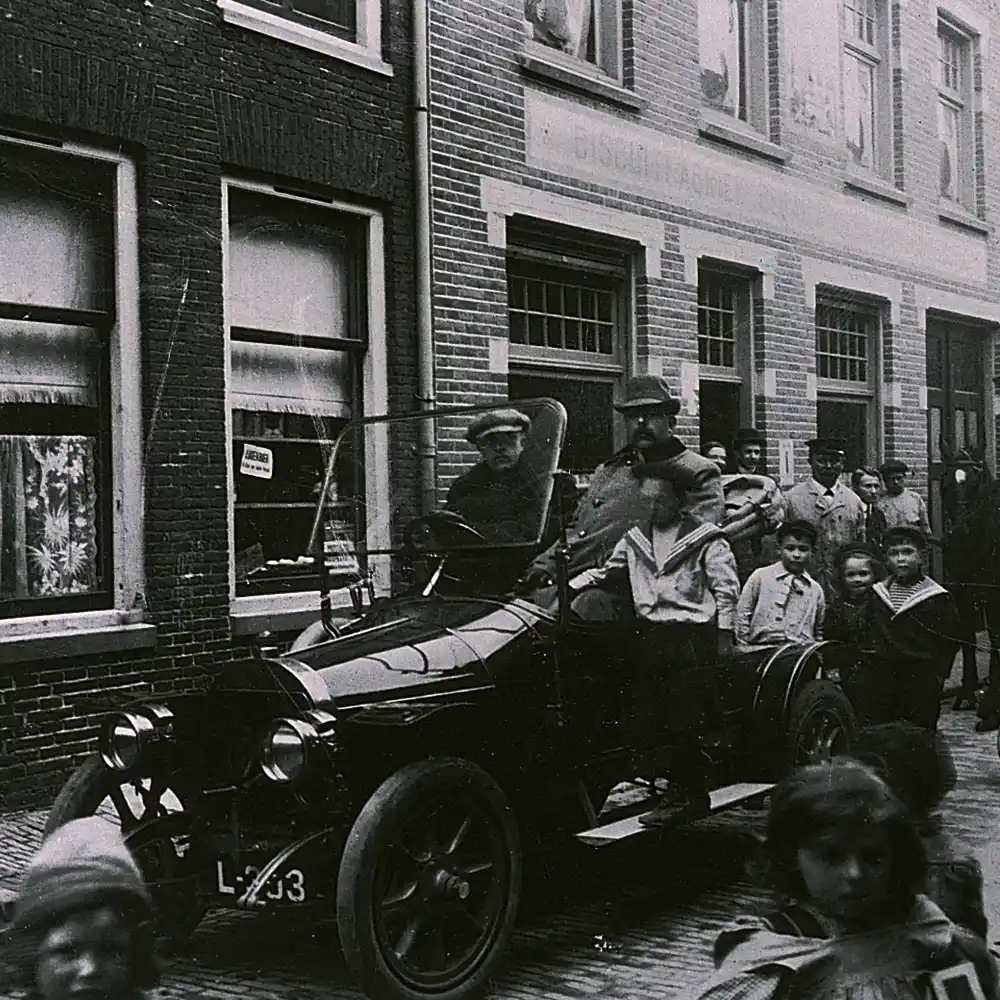 oldtimer met gezin