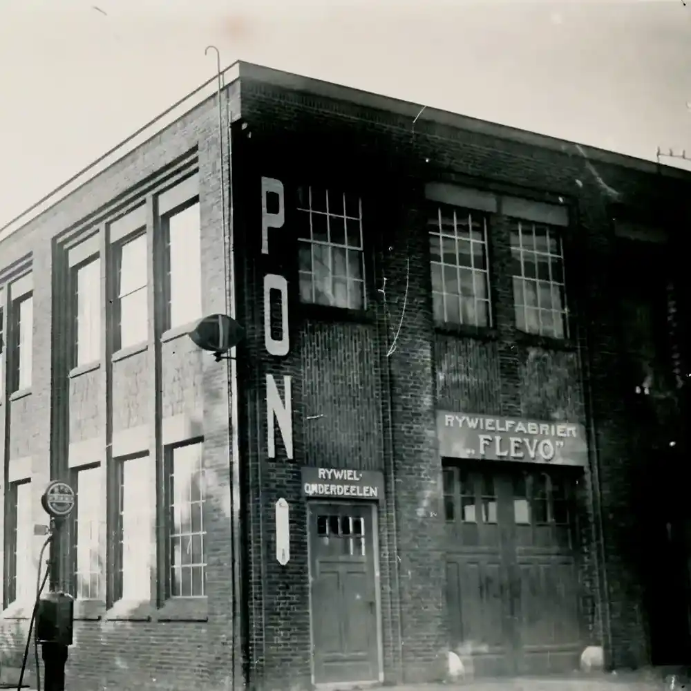 foto van voormalig Pon gebouw